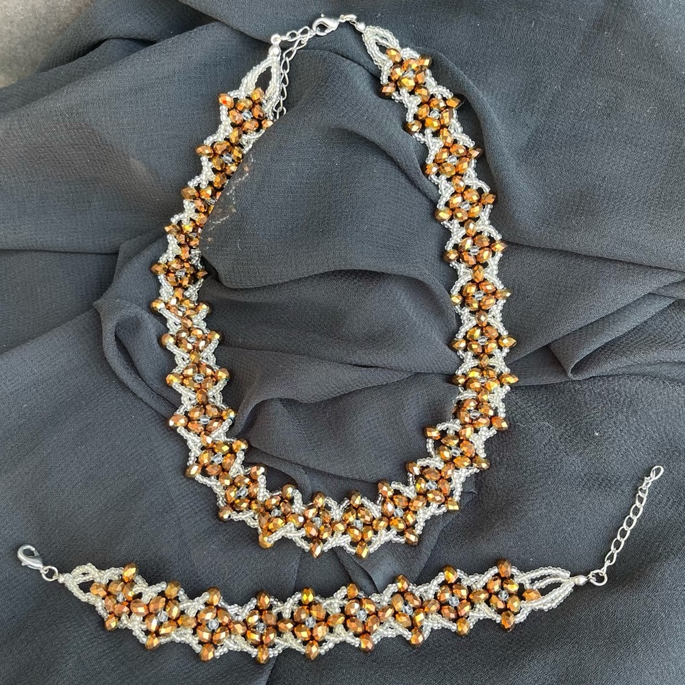 Neck lace with bracelet